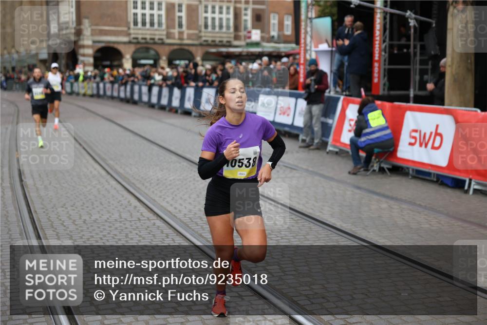 05.10.2025 - 20. swb-Marathon Bremen Yannick Fuchs http://msf.ph/oto/9235018 05.10.2025 10:35:42 Ziel 9697, 10538, 11341 meine-sportfotos.de