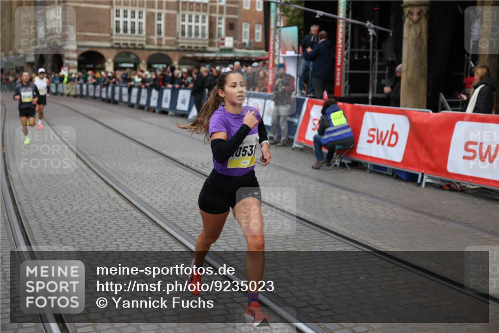 05.10.2025 - 20. swb-Marathon Bremen Yannick Fuchs http://msf.ph/oto/9235023 05.10.2025 10:35:42 Ziel 9697, 10538, 11341 meine-sportfotos.de
