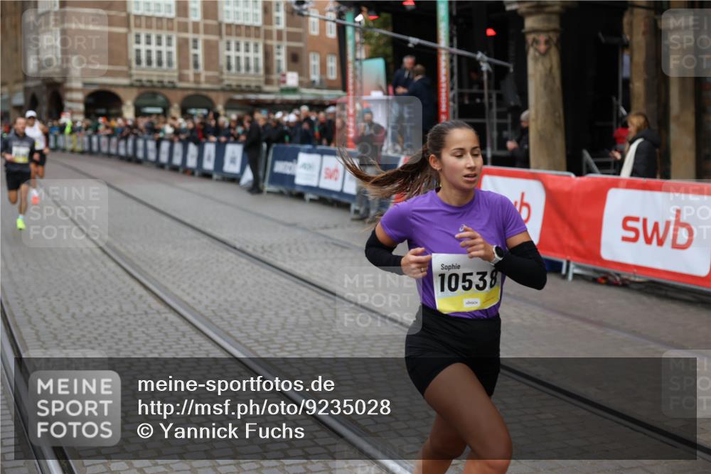 05.10.2025 - 20. swb-Marathon Bremen Yannick Fuchs http://msf.ph/oto/9235028 05.10.2025 10:35:42 Ziel 9697, 10538, 11341 meine-sportfotos.de