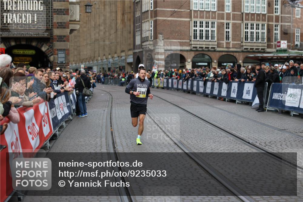 05.10.2025 - 20. swb-Marathon Bremen Yannick Fuchs http://msf.ph/oto/9235033 05.10.2025 10:35:43 Ziel 9596, 9697, 10538, 11341 meine-sportfotos.de