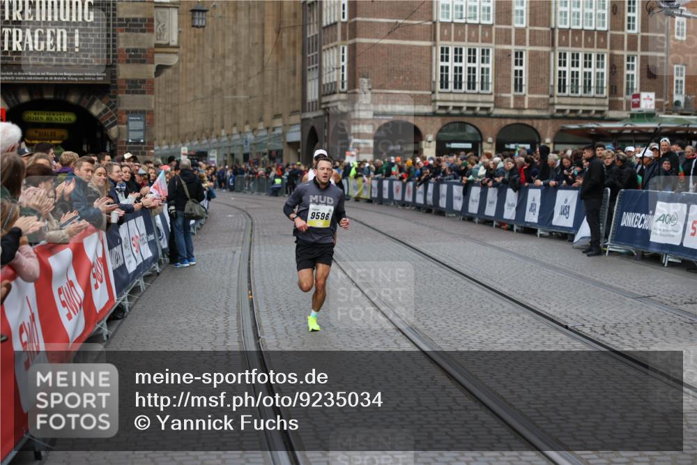 05.10.2025 - 20. swb-Marathon Bremen Yannick Fuchs http://msf.ph/oto/9235034 05.10.2025 10:35:43 Ziel 9596, 9697, 10538, 11341 meine-sportfotos.de