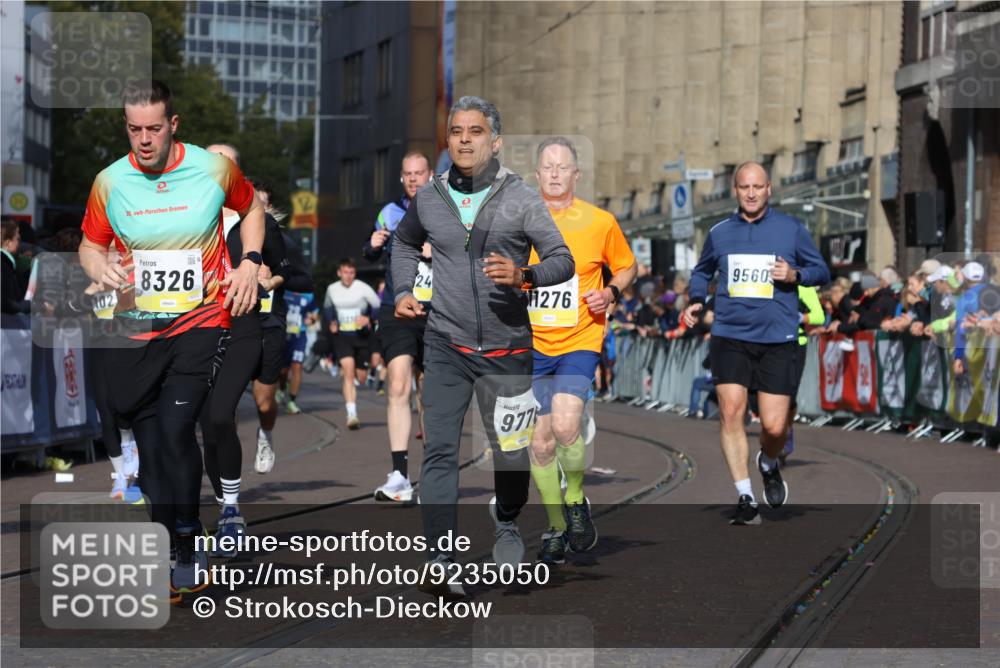 05.10.2025 - 20. swb-Marathon Bremen Strokosch-Dieckow http://msf.ph/oto/9235050 05.10.2025 10:54:47 Ziel 8326, 9282, 9295, 9436, 9560, 9591, 9754, 9776, 10007, 10024, 10232, 10233, 10487, 10609, 10770, 11163, 11276, 11373 meine-sportfotos.de