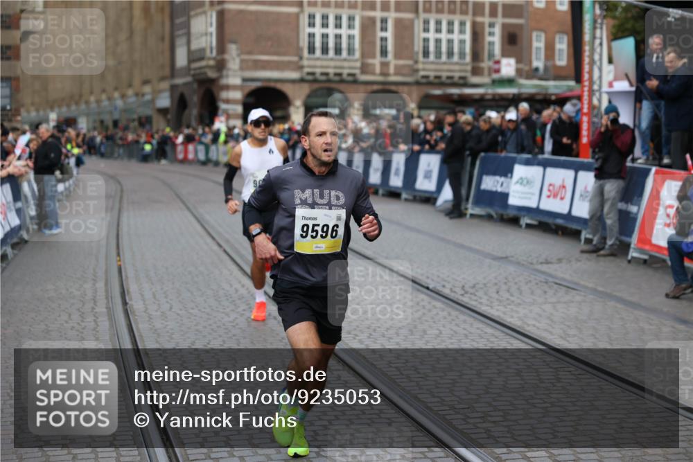 05.10.2025 - 20. swb-Marathon Bremen Yannick Fuchs http://msf.ph/oto/9235053 05.10.2025 10:35:44 Ziel 9596, 9697, 10538 meine-sportfotos.de