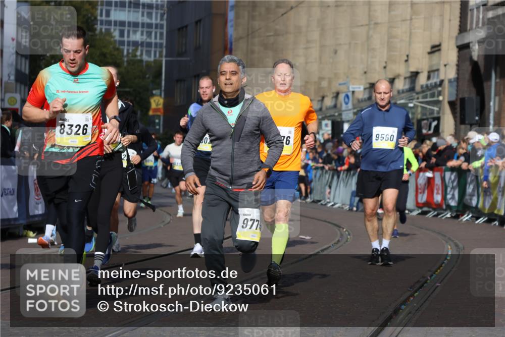 05.10.2025 - 20. swb-Marathon Bremen Strokosch-Dieckow http://msf.ph/oto/9235061 05.10.2025 10:54:47 Ziel 8326, 9282, 9295, 9436, 9560, 9591, 9754, 9776, 10007, 10024, 10232, 10233, 10487, 10609, 10770, 11163, 11276, 11373 meine-sportfotos.de