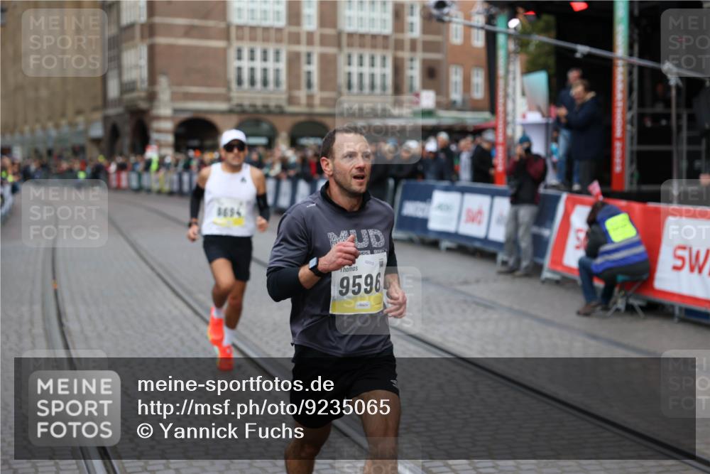 05.10.2025 - 20. swb-Marathon Bremen Yannick Fuchs http://msf.ph/oto/9235065 05.10.2025 10:35:45 Ziel 9596, 9697, 10538 meine-sportfotos.de