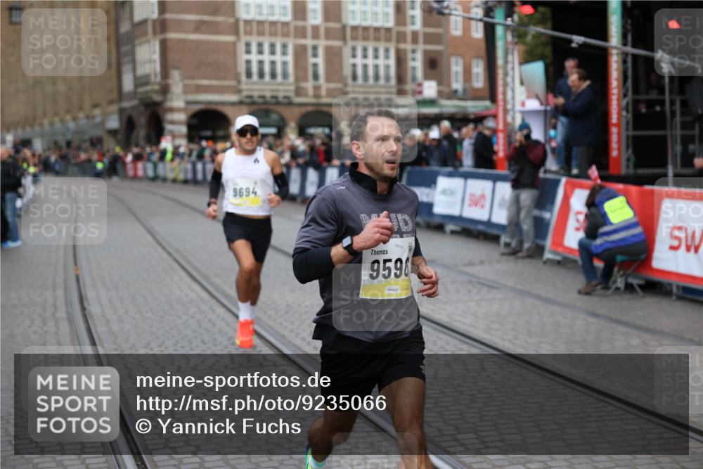 05.10.2025 - 20. swb-Marathon Bremen Yannick Fuchs http://msf.ph/oto/9235066 05.10.2025 10:35:45 Ziel 9596, 9697, 10538 meine-sportfotos.de