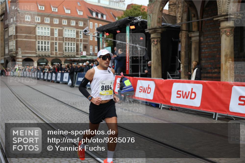 05.10.2025 - 20. swb-Marathon Bremen Yannick Fuchs http://msf.ph/oto/9235076 05.10.2025 10:35:46 Ziel 9596, 9697, 10538 meine-sportfotos.de