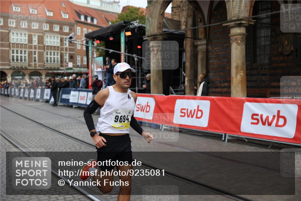05.10.2025 - 20. swb-Marathon Bremen Yannick Fuchs http://msf.ph/oto/9235081 05.10.2025 10:35:46 Ziel 9596, 9697, 10538 meine-sportfotos.de