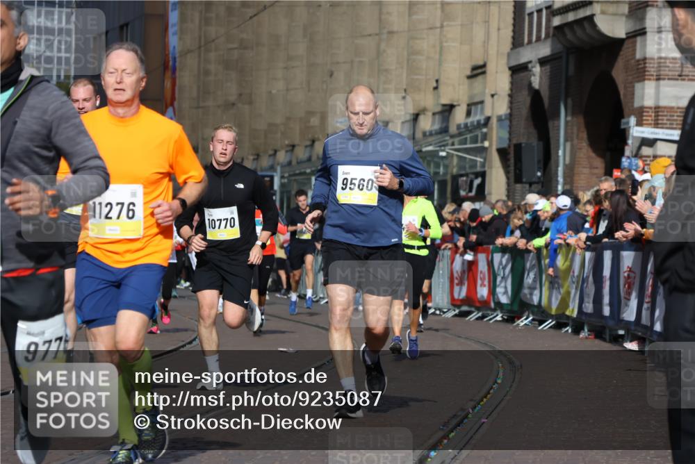 05.10.2025 - 20. swb-Marathon Bremen Strokosch-Dieckow http://msf.ph/oto/9235087 05.10.2025 10:54:48 Ziel 8326, 9282, 9295, 9436, 9560, 9591, 9754, 9776, 10024, 10232, 10233, 10487, 10609, 10770, 11163, 11276, 11373 meine-sportfotos.de