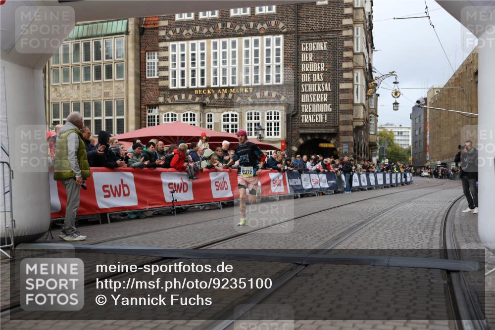 05.10.2025 - 20. swb-Marathon Bremen Yannick Fuchs http://msf.ph/oto/9235100 05.10.2025 10:36:00 Ziel 10372 meine-sportfotos.de