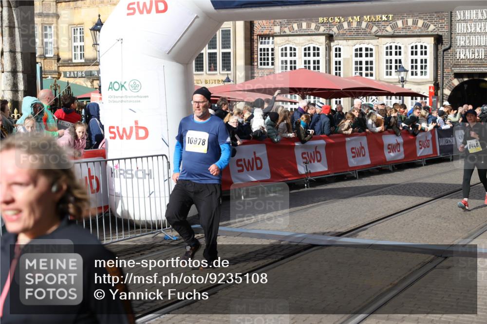 05.10.2025 - 20. swb-Marathon Bremen Yannick Fuchs http://msf.ph/oto/9235108 05.10.2025 11:04:22 Ziel 7789, 9448, 10098, 10853, 11001, 11077, 11102, 11685 meine-sportfotos.de