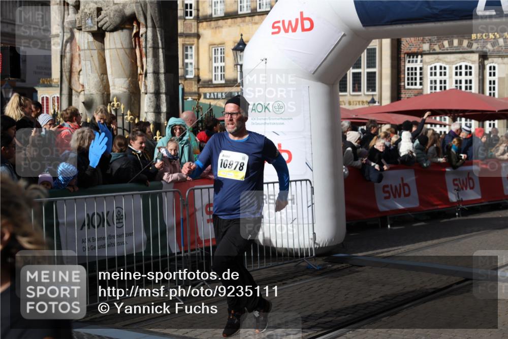 05.10.2025 - 20. swb-Marathon Bremen Yannick Fuchs http://msf.ph/oto/9235111 05.10.2025 11:04:22 Ziel 7789, 9448, 10098, 10853, 11001, 11077, 11102, 11685 meine-sportfotos.de