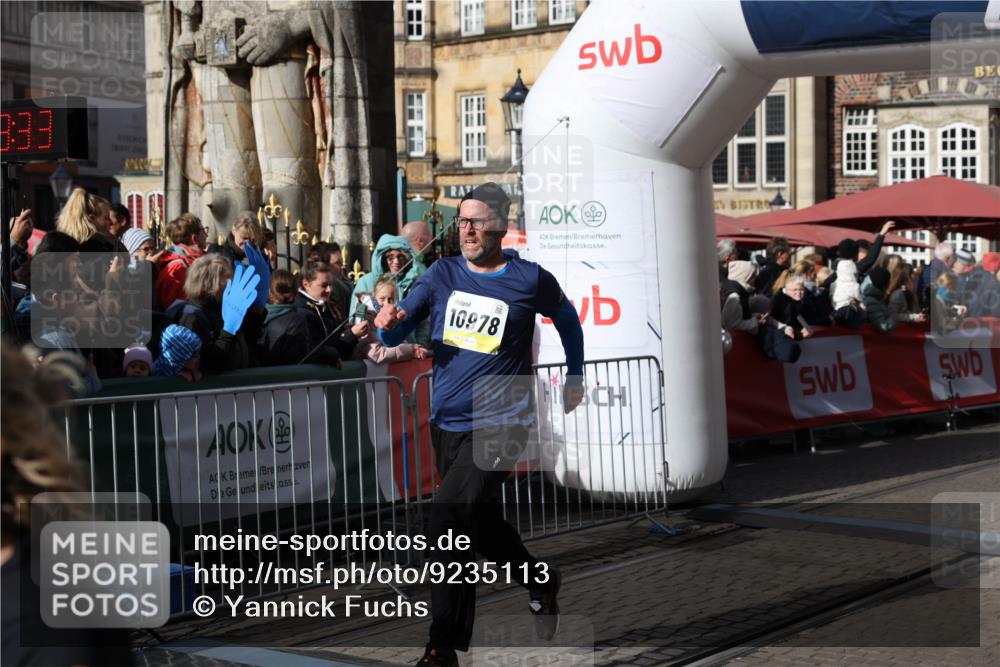 05.10.2025 - 20. swb-Marathon Bremen Yannick Fuchs http://msf.ph/oto/9235113 05.10.2025 11:04:22 Ziel 7789, 9448, 10098, 10853, 11001, 11077, 11102, 11685 meine-sportfotos.de
