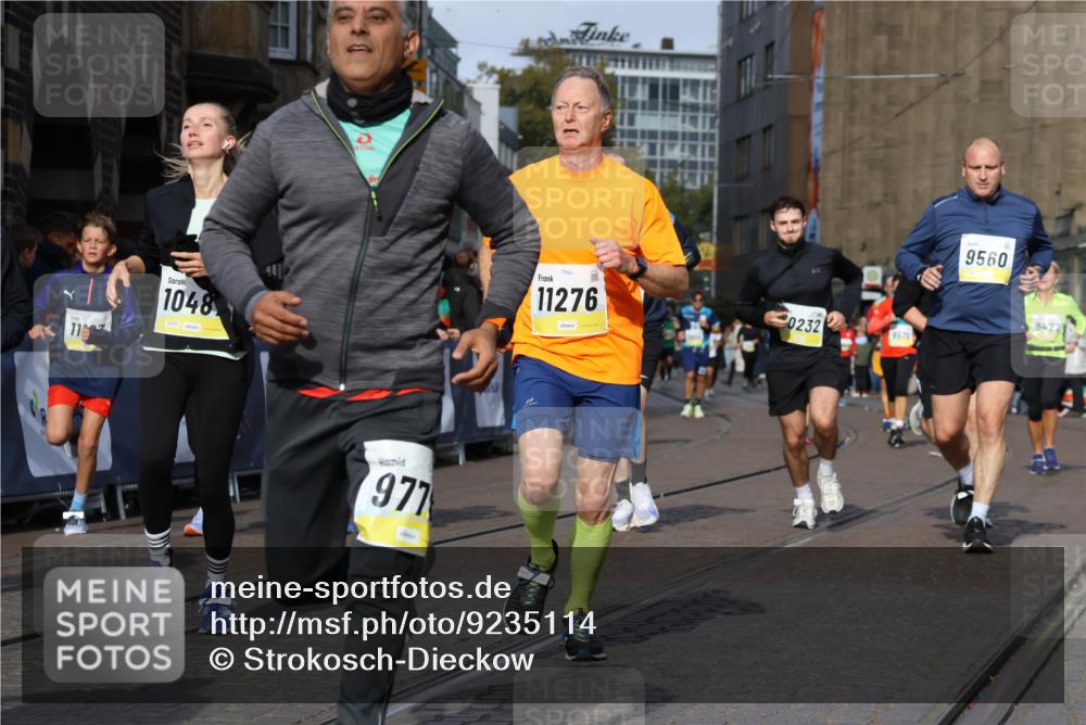 05.10.2025 - 20. swb-Marathon Bremen Strokosch-Dieckow http://msf.ph/oto/9235114 05.10.2025 10:54:50 Ziel 8326, 9427, 9436, 9560, 9570, 9754, 9776, 10024, 10231, 10232, 10233, 10487, 10609, 10770, 11163, 11276, 11373, 11470 meine-sportfotos.de