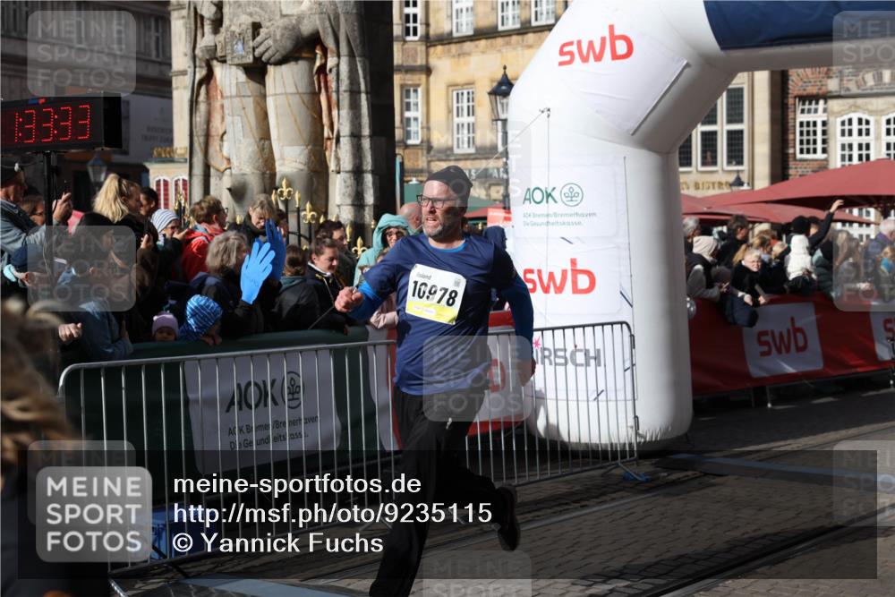 05.10.2025 - 20. swb-Marathon Bremen Yannick Fuchs http://msf.ph/oto/9235115 05.10.2025 11:04:22 Ziel 7789, 9448, 10098, 10853, 11001, 11077, 11102, 11685 meine-sportfotos.de