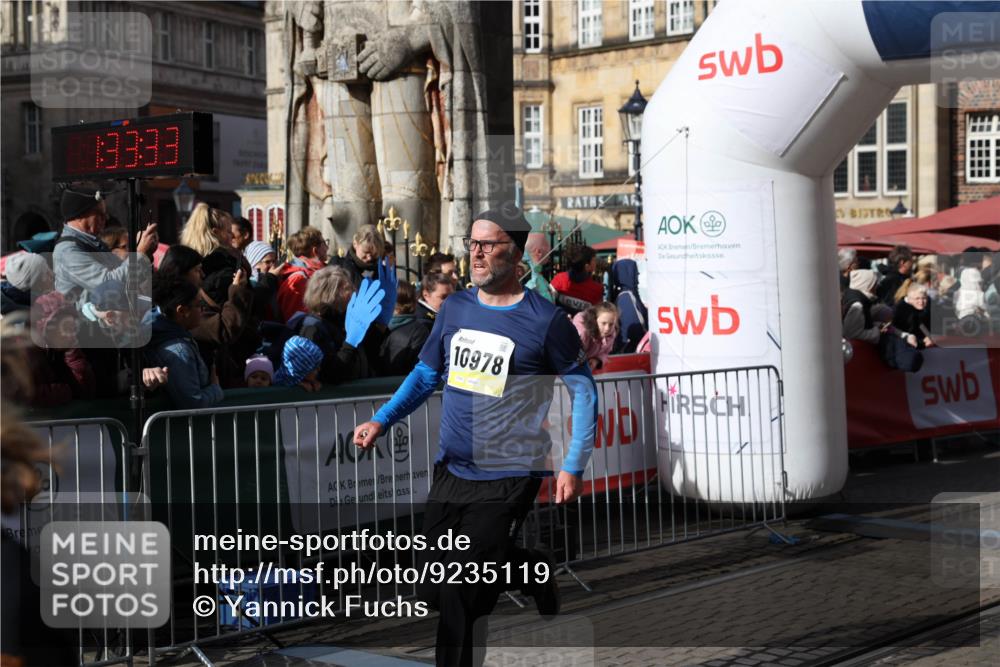 05.10.2025 - 20. swb-Marathon Bremen Yannick Fuchs http://msf.ph/oto/9235119 05.10.2025 11:04:22 Ziel 7789, 9448, 10098, 10853, 11001, 11077, 11102, 11685 meine-sportfotos.de