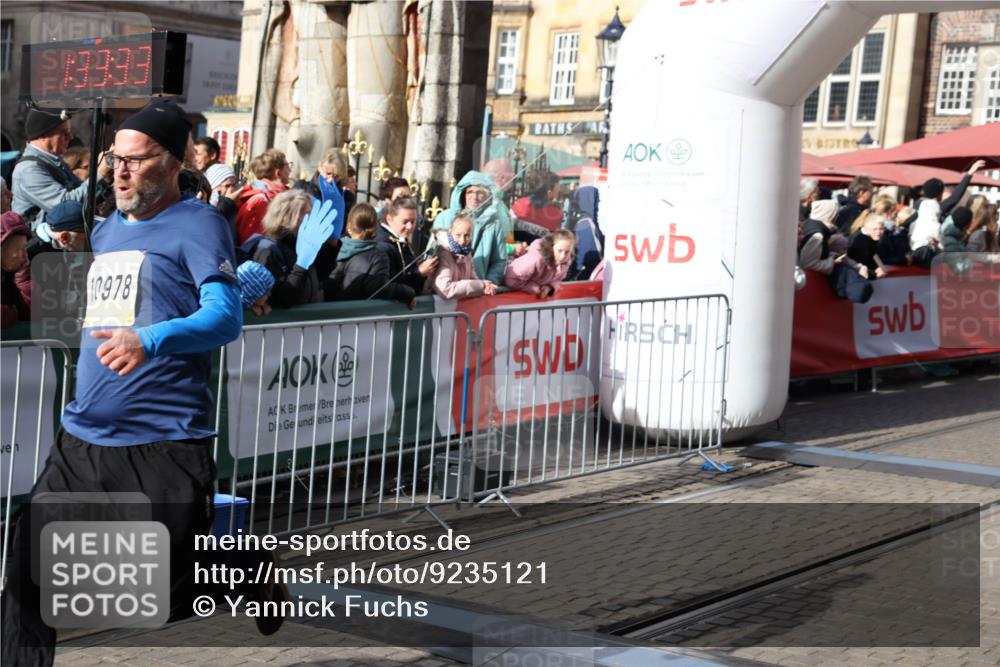 05.10.2025 - 20. swb-Marathon Bremen Yannick Fuchs http://msf.ph/oto/9235121 05.10.2025 11:04:23 Ziel 7789, 9448, 9537, 10098, 10853, 11001, 11077, 11102, 11685 meine-sportfotos.de