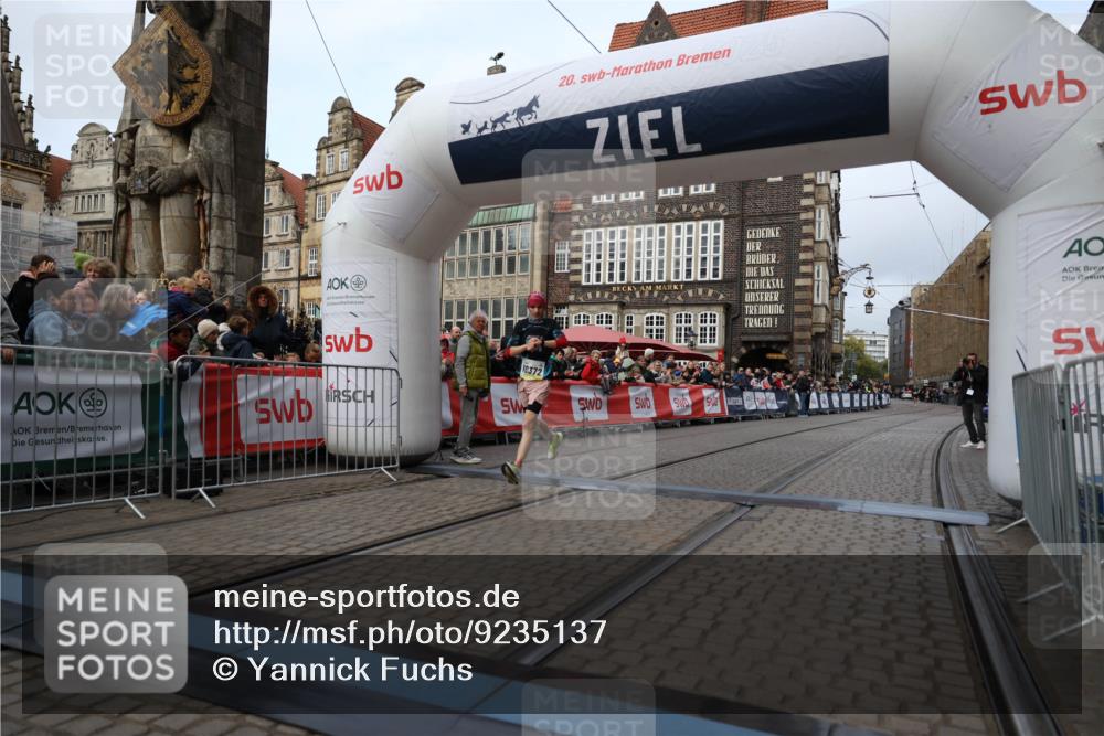 05.10.2025 - 20. swb-Marathon Bremen Yannick Fuchs http://msf.ph/oto/9235137 05.10.2025 10:36:01 Ziel 10372 meine-sportfotos.de