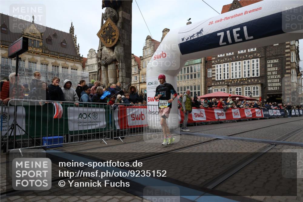 05.10.2025 - 20. swb-Marathon Bremen Yannick Fuchs http://msf.ph/oto/9235152 05.10.2025 10:36:01 Ziel 10372 meine-sportfotos.de