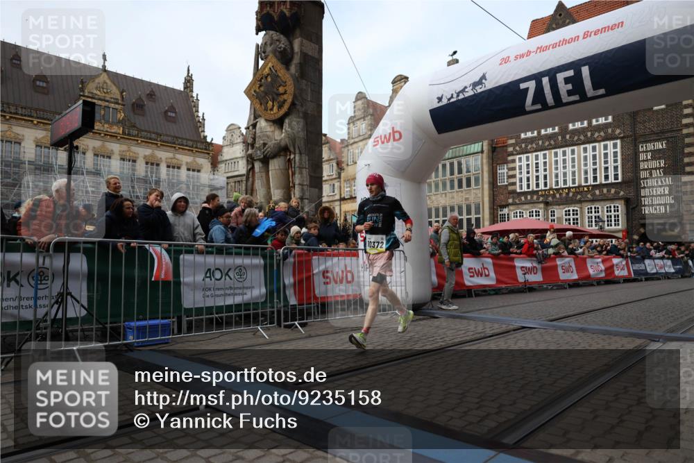 05.10.2025 - 20. swb-Marathon Bremen Yannick Fuchs http://msf.ph/oto/9235158 05.10.2025 10:36:02 Ziel 10372 meine-sportfotos.de