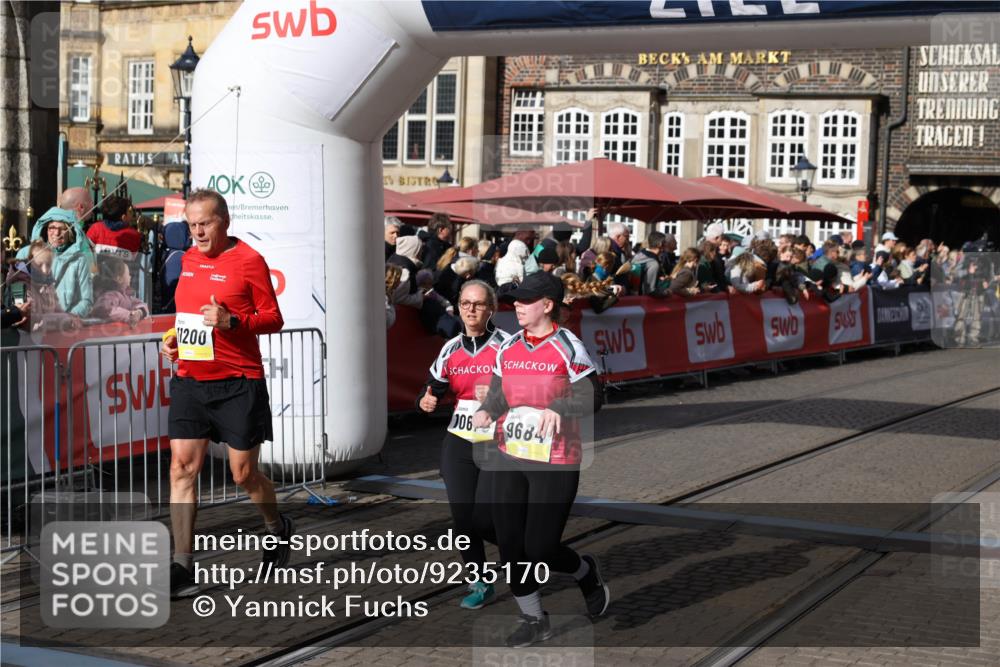 05.10.2025 - 20. swb-Marathon Bremen Yannick Fuchs http://msf.ph/oto/9235170 05.10.2025 11:04:30 Ziel 9448, 9537, 9684, 10678, 11200 meine-sportfotos.de
