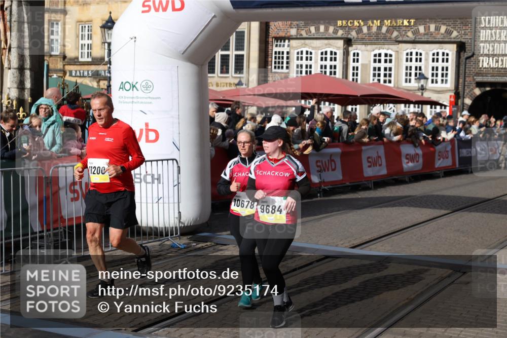 05.10.2025 - 20. swb-Marathon Bremen Yannick Fuchs http://msf.ph/oto/9235174 05.10.2025 11:04:30 Ziel 9448, 9537, 9684, 10678, 11200 meine-sportfotos.de