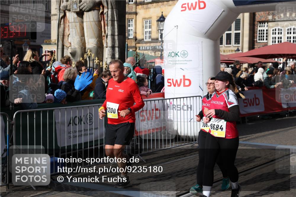 05.10.2025 - 20. swb-Marathon Bremen Yannick Fuchs http://msf.ph/oto/9235180 05.10.2025 11:04:31 Ziel 9537, 9684, 10439, 10678, 11044, 11200 meine-sportfotos.de