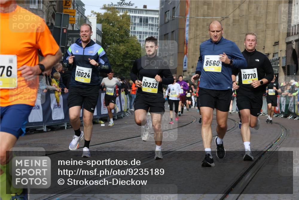 05.10.2025 - 20. swb-Marathon Bremen Strokosch-Dieckow http://msf.ph/oto/9235189 05.10.2025 10:54:51 Ziel 8326, 9427, 9436, 9560, 9570, 9776, 10024, 10231, 10232, 10233, 10487, 10609, 10770, 11163, 11276, 11320, 11373, 11470 meine-sportfotos.de