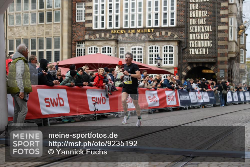 05.10.2025 - 20. swb-Marathon Bremen Yannick Fuchs http://msf.ph/oto/9235192 05.10.2025 10:36:14 Ziel 11188 meine-sportfotos.de