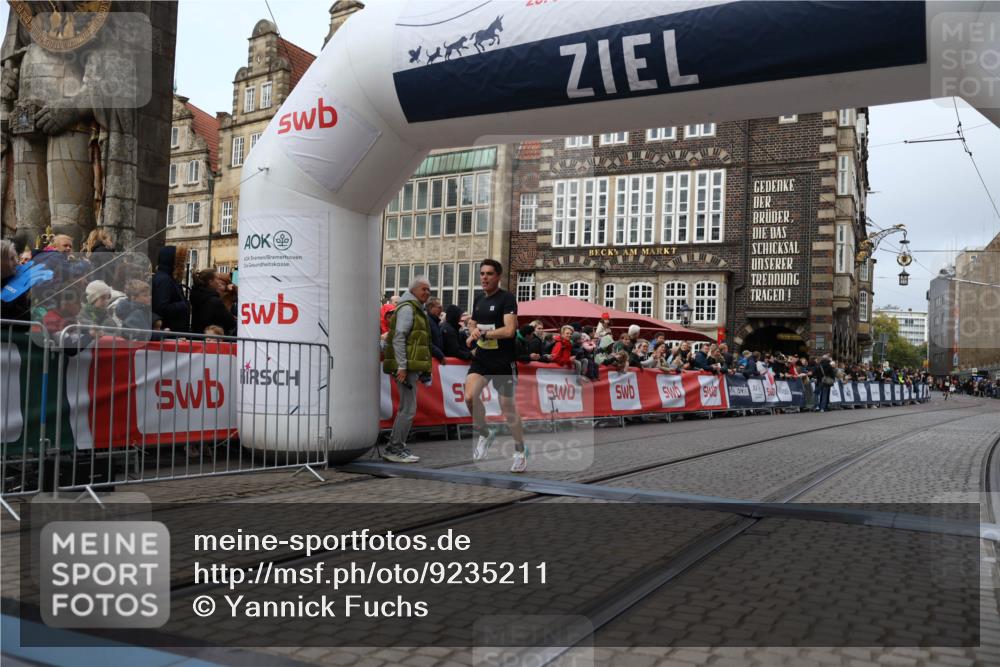 05.10.2025 - 20. swb-Marathon Bremen Yannick Fuchs http://msf.ph/oto/9235211 05.10.2025 10:36:14 Ziel 11188 meine-sportfotos.de