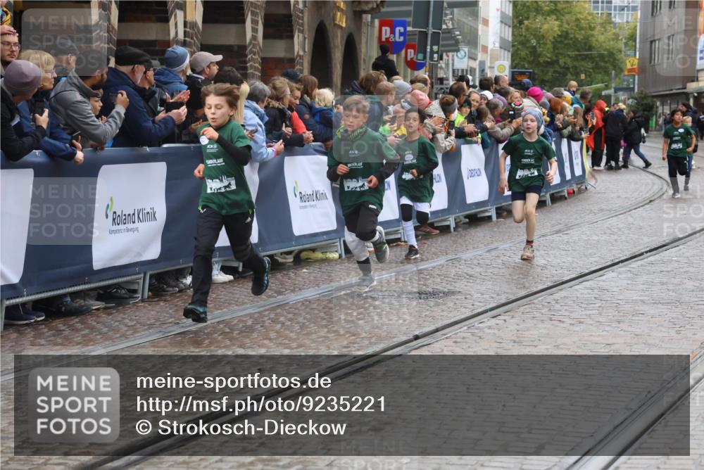 05.10.2025 - 20. swb-Marathon Bremen Strokosch-Dieckow http://msf.ph/oto/9235221 05.10.2025 15:19:44 Ziel  meine-sportfotos.de