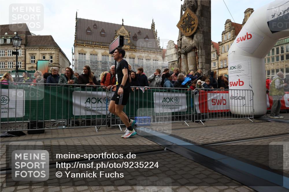 05.10.2025 - 20. swb-Marathon Bremen Yannick Fuchs http://msf.ph/oto/9235224 05.10.2025 10:36:16 Ziel 11188 meine-sportfotos.de