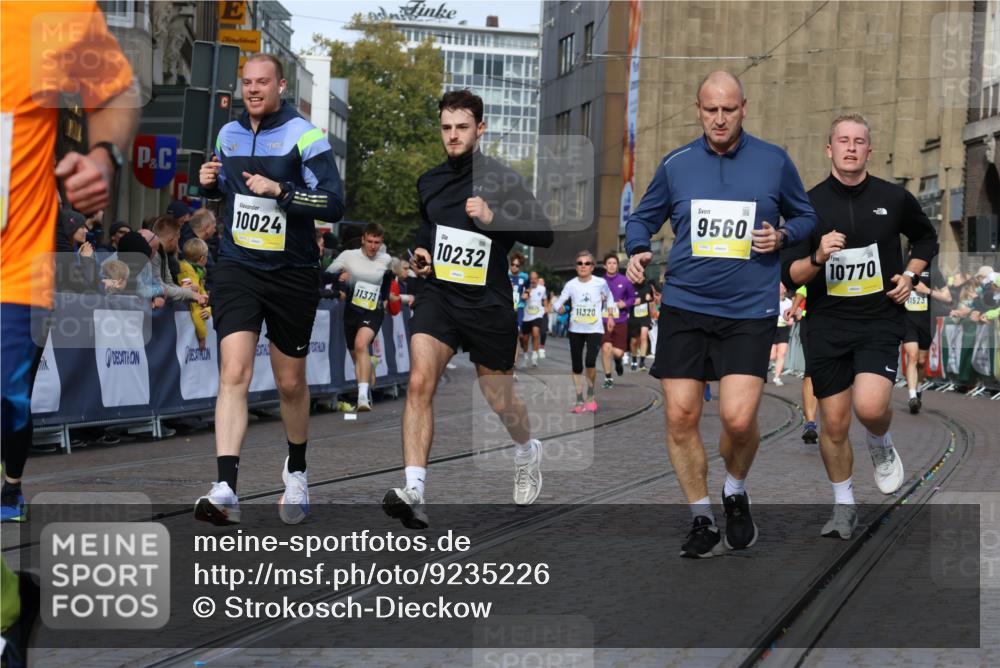 05.10.2025 - 20. swb-Marathon Bremen Strokosch-Dieckow http://msf.ph/oto/9235226 05.10.2025 10:54:51 Ziel 8326, 9427, 9436, 9560, 9570, 9776, 10024, 10231, 10232, 10233, 10487, 10609, 10770, 11163, 11276, 11320, 11373, 11470 meine-sportfotos.de
