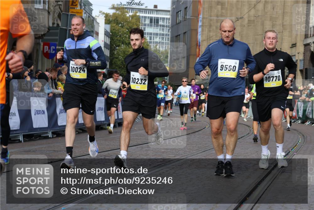 05.10.2025 - 20. swb-Marathon Bremen Strokosch-Dieckow http://msf.ph/oto/9235246 05.10.2025 10:54:51 Ziel 8326, 9427, 9436, 9560, 9570, 9776, 10024, 10231, 10232, 10233, 10487, 10609, 10770, 11163, 11276, 11320, 11373, 11470 meine-sportfotos.de