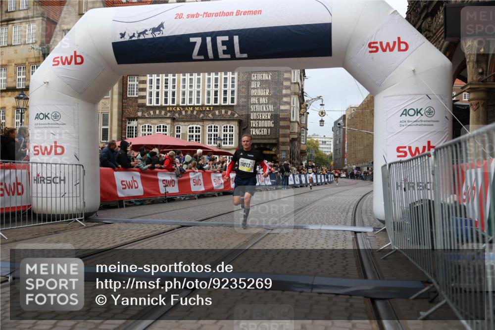 05.10.2025 - 20. swb-Marathon Bremen Yannick Fuchs http://msf.ph/oto/9235269 05.10.2025 10:36:28 Ziel 11013 meine-sportfotos.de