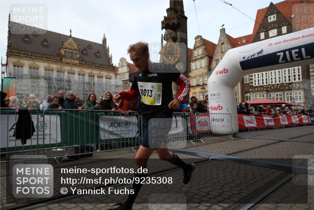05.10.2025 - 20. swb-Marathon Bremen Yannick Fuchs http://msf.ph/oto/9235308 05.10.2025 10:36:30 Ziel 11013, 11185 meine-sportfotos.de