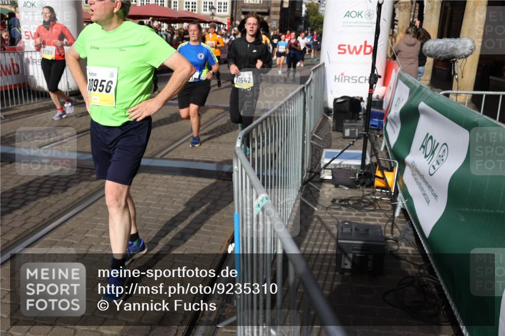 05.10.2025 - 20. swb-Marathon Bremen Yannick Fuchs http://msf.ph/oto/9235310 05.10.2025 11:04:44 Ziel 8111, 9394, 9610, 9750, 9915, 10278, 10485, 10531, 10532, 10674, 10869, 10956, 11196, 11542, 11704 meine-sportfotos.de