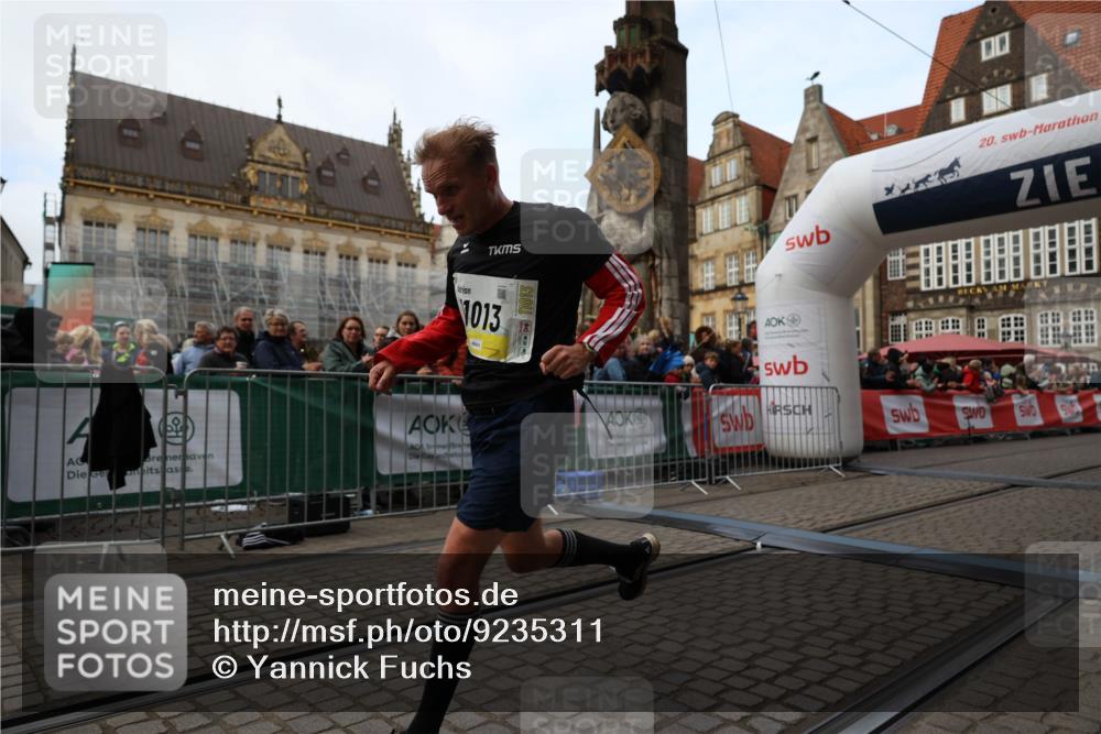 05.10.2025 - 20. swb-Marathon Bremen Yannick Fuchs http://msf.ph/oto/9235311 05.10.2025 10:36:30 Ziel 11013, 11185 meine-sportfotos.de