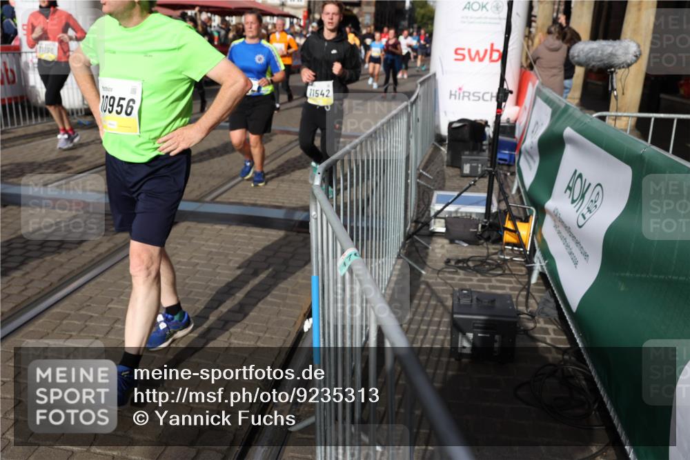 05.10.2025 - 20. swb-Marathon Bremen Yannick Fuchs http://msf.ph/oto/9235313 05.10.2025 11:04:44 Ziel 8111, 9394, 9610, 9750, 9915, 10278, 10485, 10531, 10532, 10674, 10869, 10956, 11196, 11542, 11704 meine-sportfotos.de