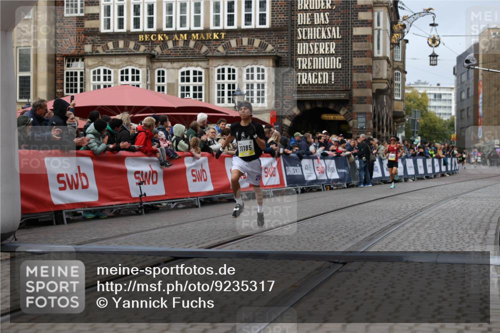 05.10.2025 - 20. swb-Marathon Bremen Yannick Fuchs http://msf.ph/oto/9235317 05.10.2025 10:36:31 Ziel 11013, 11185 meine-sportfotos.de