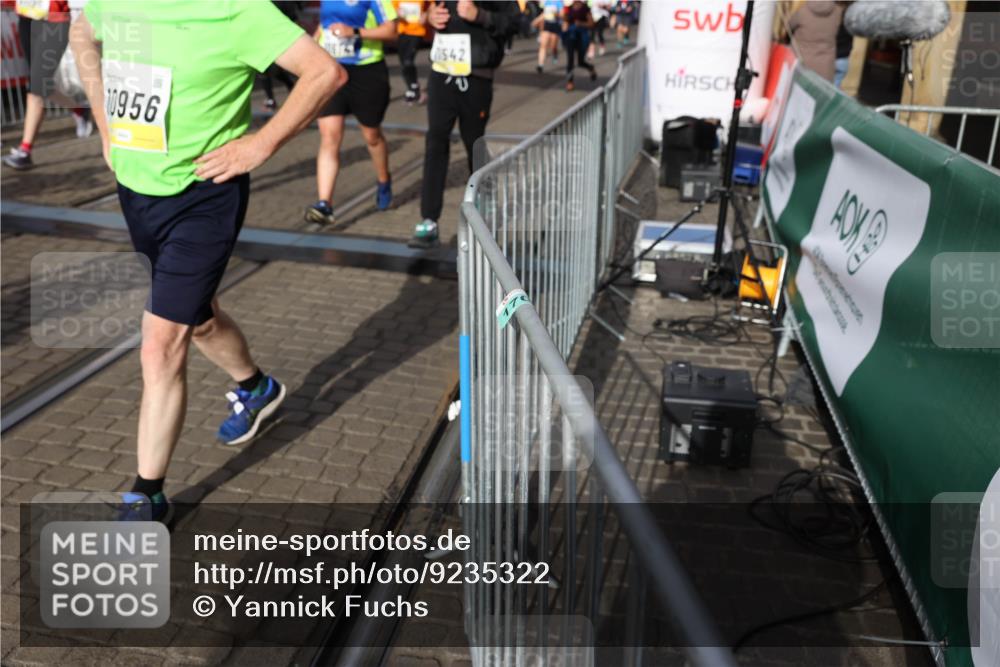 05.10.2025 - 20. swb-Marathon Bremen Yannick Fuchs http://msf.ph/oto/9235322 05.10.2025 11:04:44 Ziel 8111, 9394, 9610, 9750, 9915, 10278, 10485, 10531, 10532, 10674, 10869, 10956, 11196, 11542, 11704 meine-sportfotos.de
