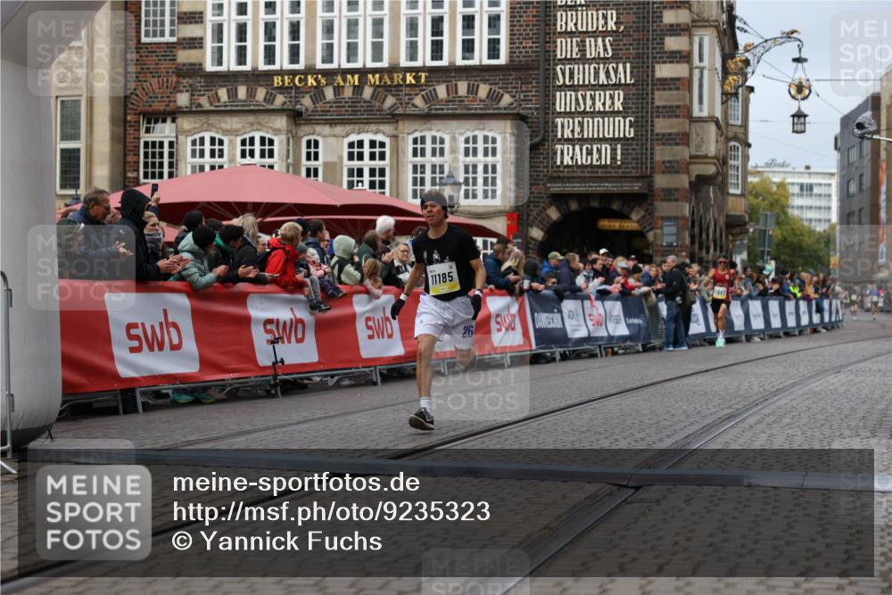 05.10.2025 - 20. swb-Marathon Bremen Yannick Fuchs http://msf.ph/oto/9235323 05.10.2025 10:36:32 Ziel 11013, 11185 meine-sportfotos.de