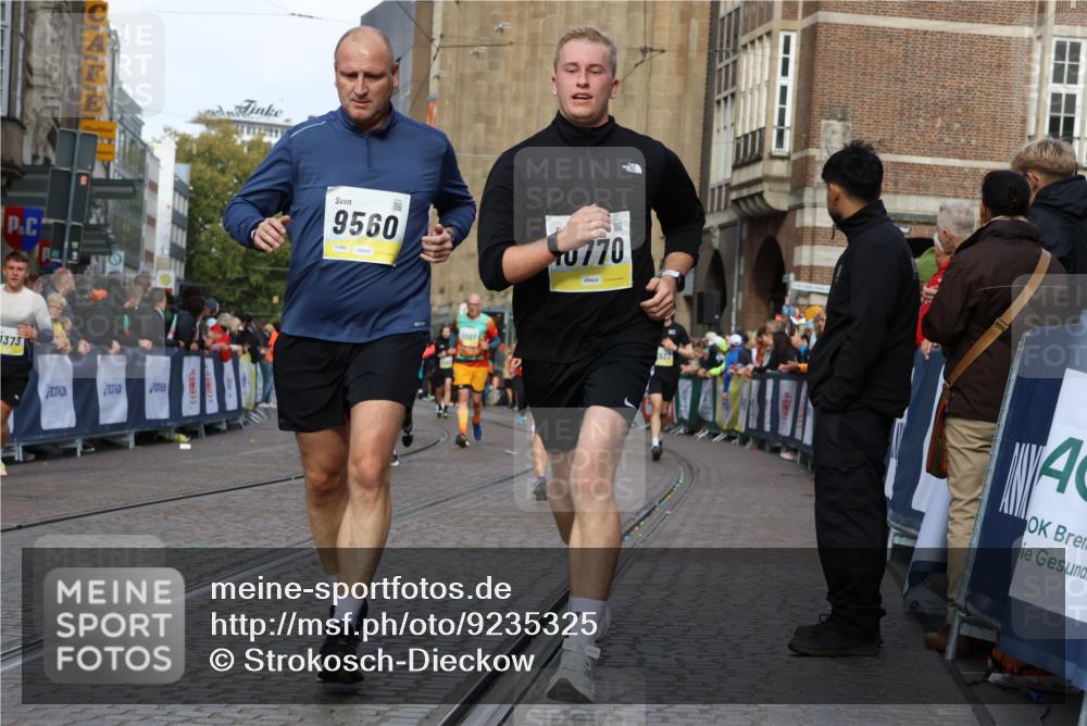 05.10.2025 - 20. swb-Marathon Bremen Strokosch-Dieckow http://msf.ph/oto/9235325 05.10.2025 10:54:52 Ziel 9427, 9436, 9560, 9570, 10024, 10231, 10232, 10233, 10487, 10609, 10770, 11163, 11276, 11320, 11373, 11470 meine-sportfotos.de