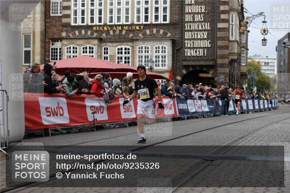 05.10.2025 - 20. swb-Marathon Bremen Yannick Fuchs http://msf.ph/oto/9235326 05.10.2025 10:36:32 Ziel 11013, 11185 meine-sportfotos.de