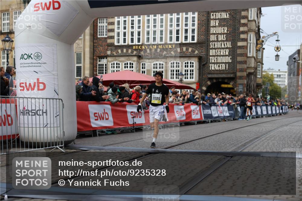 05.10.2025 - 20. swb-Marathon Bremen Yannick Fuchs http://msf.ph/oto/9235328 05.10.2025 10:36:32 Ziel 11013, 11185 meine-sportfotos.de