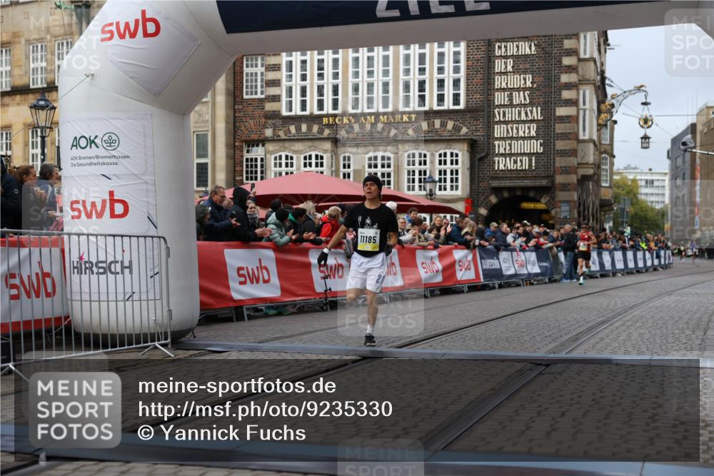 05.10.2025 - 20. swb-Marathon Bremen Yannick Fuchs http://msf.ph/oto/9235330 05.10.2025 10:36:32 Ziel 11013, 11185 meine-sportfotos.de