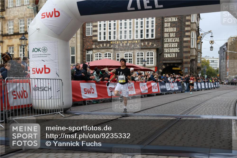 05.10.2025 - 20. swb-Marathon Bremen Yannick Fuchs http://msf.ph/oto/9235332 05.10.2025 10:36:32 Ziel 11013, 11185 meine-sportfotos.de