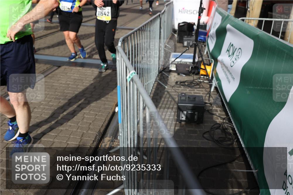 05.10.2025 - 20. swb-Marathon Bremen Yannick Fuchs http://msf.ph/oto/9235333 05.10.2025 11:04:44 Ziel 8111, 9394, 9610, 9750, 9915, 10278, 10485, 10531, 10532, 10674, 10869, 10956, 11196, 11542, 11704 meine-sportfotos.de