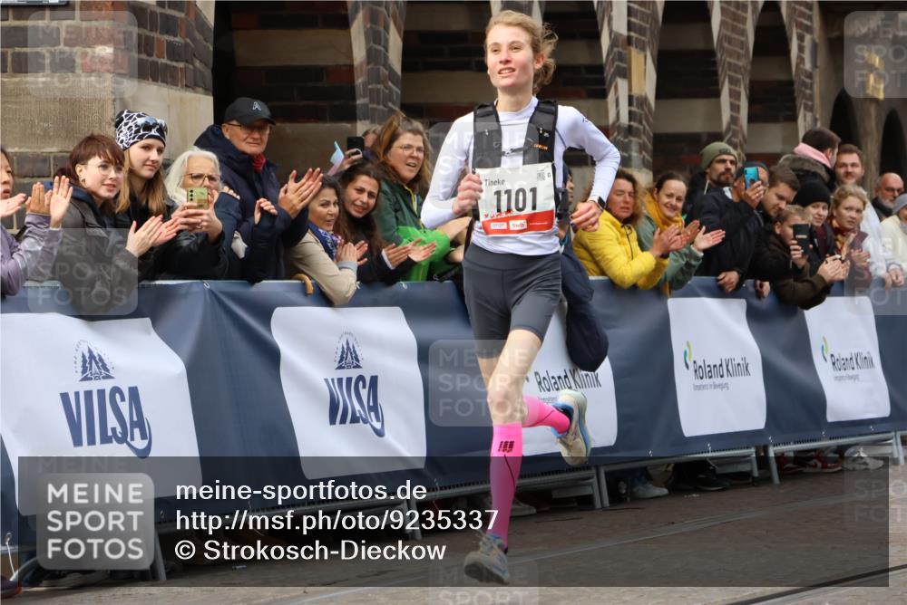 05.10.2025 - 20. swb-Marathon Bremen Strokosch-Dieckow http://msf.ph/oto/9235337 05.10.2025 12:37:31 Ziel 1101 meine-sportfotos.de