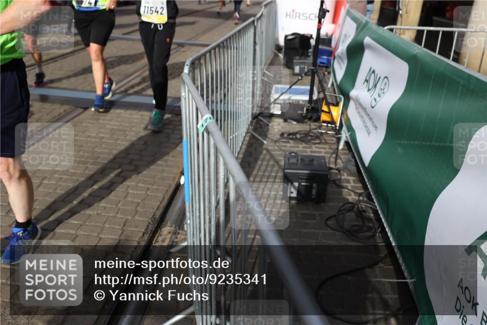 05.10.2025 - 20. swb-Marathon Bremen Yannick Fuchs http://msf.ph/oto/9235341 05.10.2025 11:04:44 Ziel 8111, 9394, 9610, 9750, 9915, 10278, 10485, 10531, 10532, 10674, 10869, 10956, 11196, 11542, 11704 meine-sportfotos.de